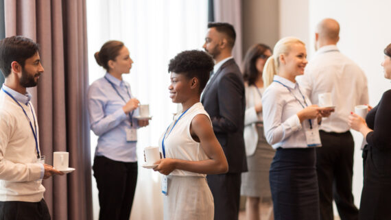 Gestão de equipes distribuídas: como liderar times multi-unidade
