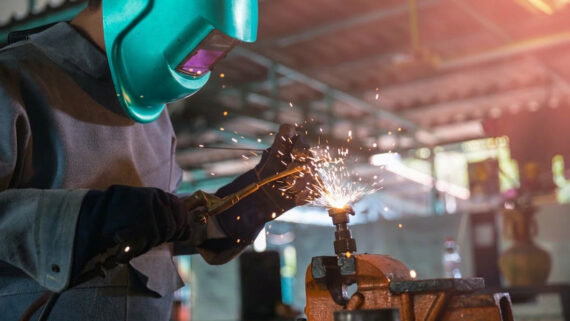 Indústria Metalúrgica: Guia Completo de Gestão Operacional