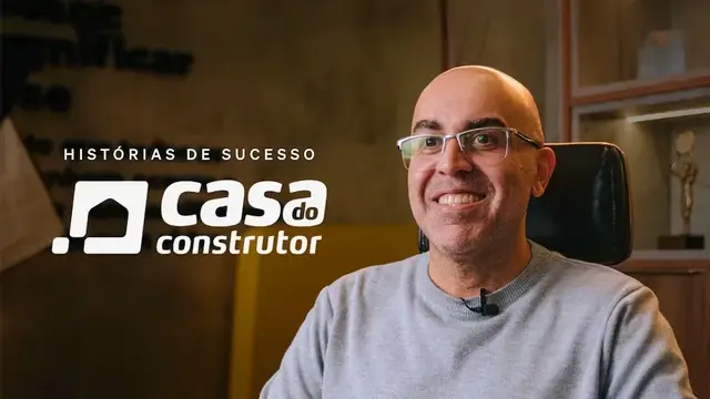Adriano Bicalho, Vice-presidente Corporativo da Casa do Construtor, na capa do case em vídeo
