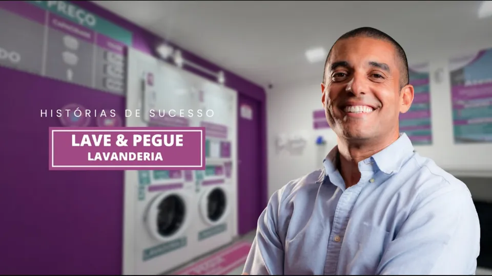 Capa do vídeo Histórias de Sucesso com o selo Lave & Pegue Lavanderia e Bruno Leite sorrindo dentro de uma unidade da rede